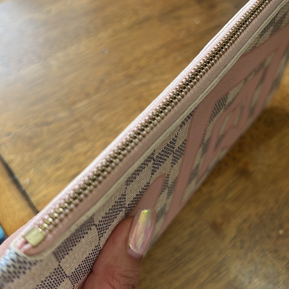 Louis Vuitton Tahitianne Pouch - Picture 5 of 12